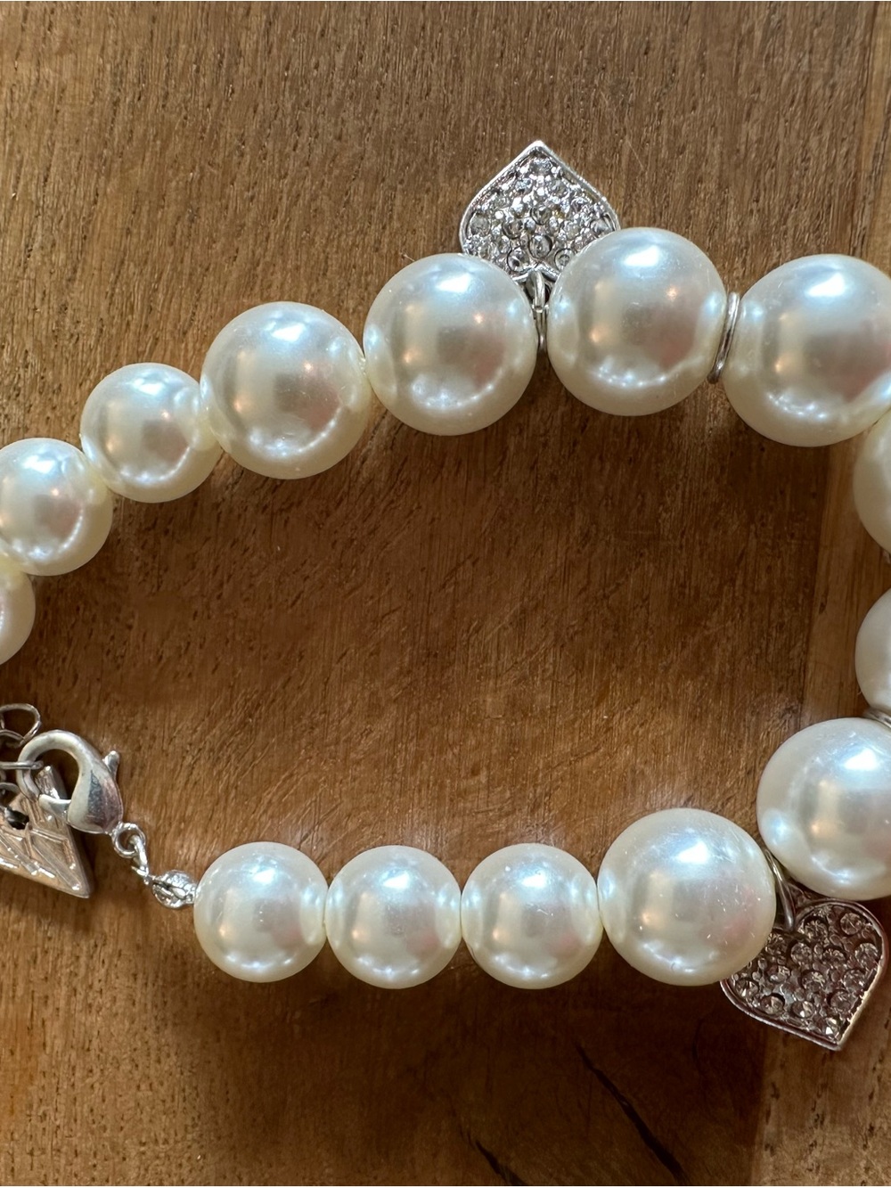 Pearl Bead Bracelet with Silver Heart Charms - White - Picture 5 of 5